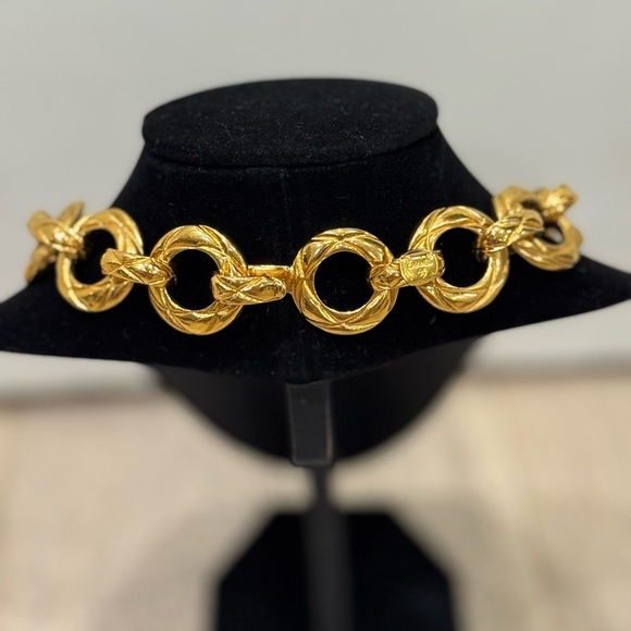 Vintage CHANEL 24k Gold Plated 1970s Chunky Statement Engraved Choker Necklace - Picture 6 of 9